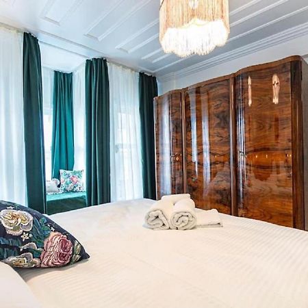 Historical 4-Br Home Steps From Besiktas Stadium & Bosphorus Views - Prime Nisantasi Location! Истанбул Екстериор снимка