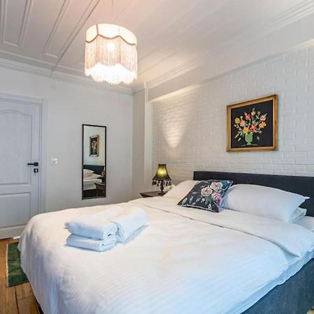 Historical 4-Br Home Steps From Besiktas Stadium & Bosphorus Views - Prime Nisantasi Location! Истанбул Екстериор снимка