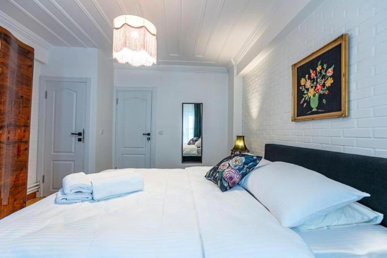 Historical 4-Br Home Steps From Besiktas Stadium & Bosphorus Views - Prime Nisantasi Location! Истанбул Екстериор снимка