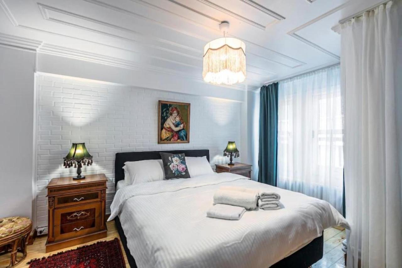 Historical 4-Br Home Steps From Besiktas Stadium & Bosphorus Views - Prime Nisantasi Location! Истанбул Екстериор снимка