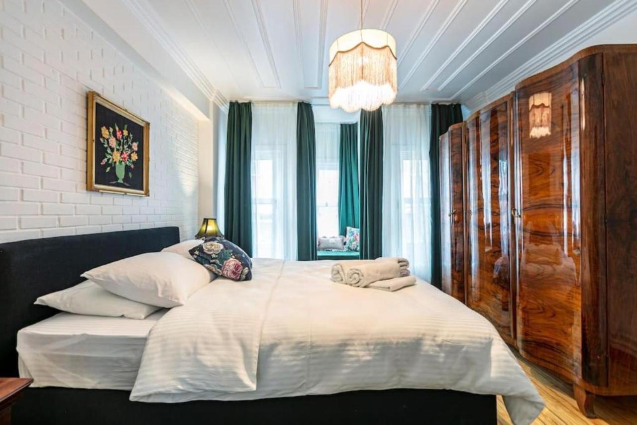 Historical 4-Br Home Steps From Besiktas Stadium & Bosphorus Views - Prime Nisantasi Location! Истанбул Екстериор снимка