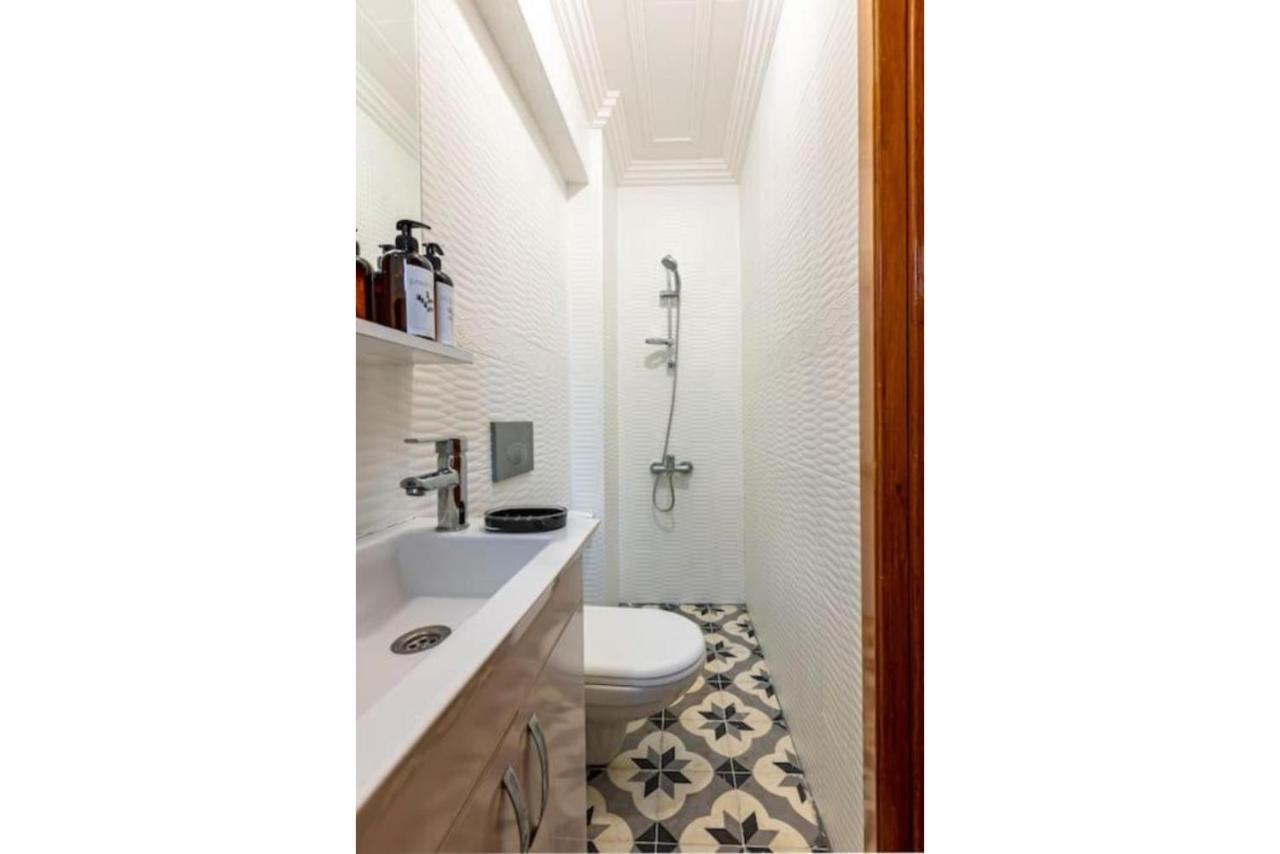 Historical 4-Br Home Steps From Besiktas Stadium & Bosphorus Views - Prime Nisantasi Location! Истанбул Екстериор снимка