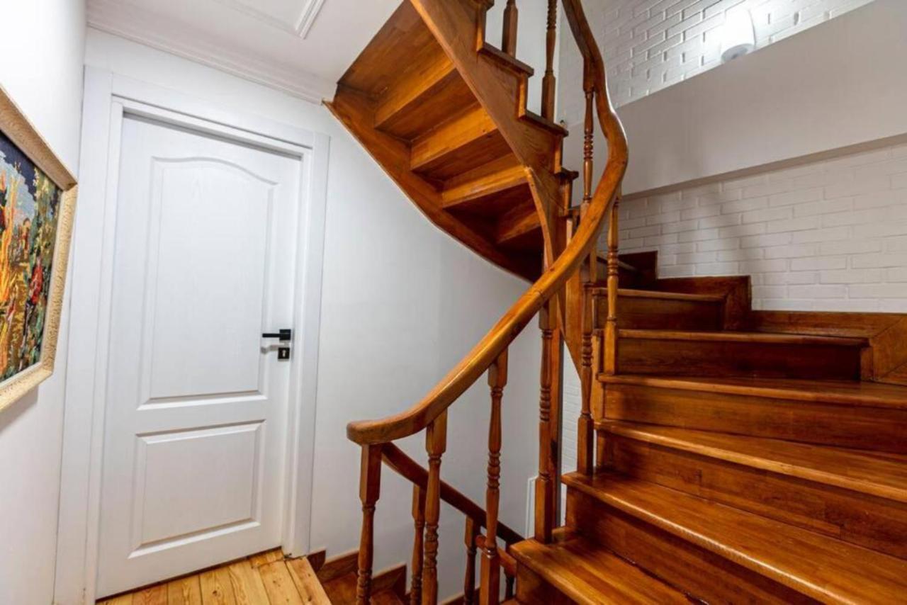 Historical 4-Br Home Steps From Besiktas Stadium & Bosphorus Views - Prime Nisantasi Location! Истанбул Екстериор снимка