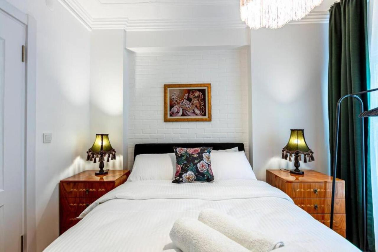 Historical 4-Br Home Steps From Besiktas Stadium & Bosphorus Views - Prime Nisantasi Location! Истанбул Екстериор снимка