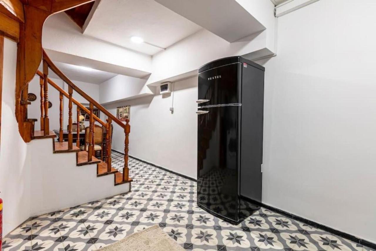 Historical 4-Br Home Steps From Besiktas Stadium & Bosphorus Views - Prime Nisantasi Location! Истанбул Екстериор снимка