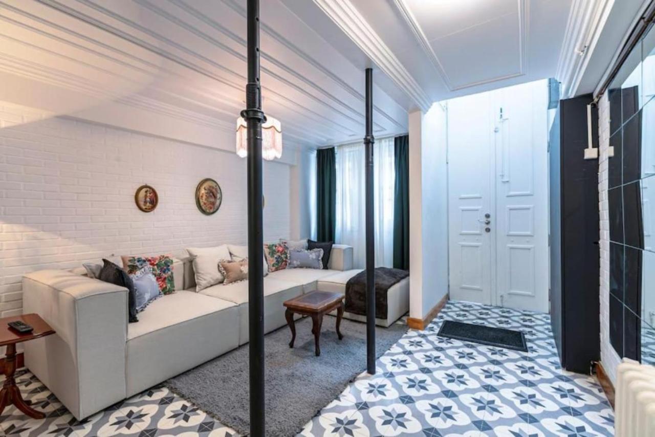 Historical 4-Br Home Steps From Besiktas Stadium & Bosphorus Views - Prime Nisantasi Location! Истанбул Екстериор снимка