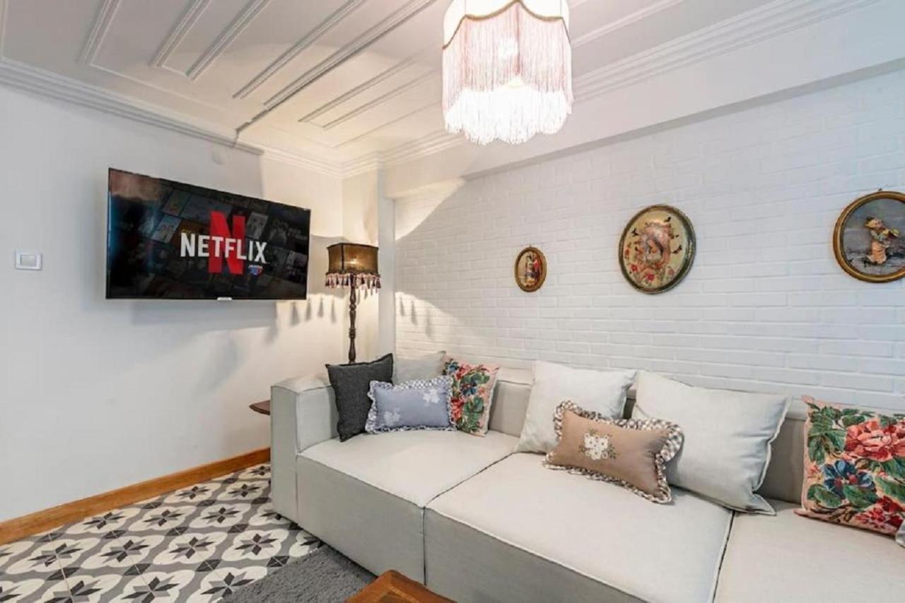 Historical 4-Br Home Steps From Besiktas Stadium & Bosphorus Views - Prime Nisantasi Location! Истанбул Екстериор снимка