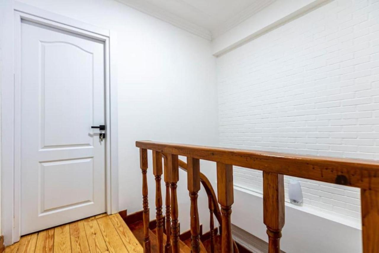 Historical 4-Br Home Steps From Besiktas Stadium & Bosphorus Views - Prime Nisantasi Location! Истанбул Екстериор снимка