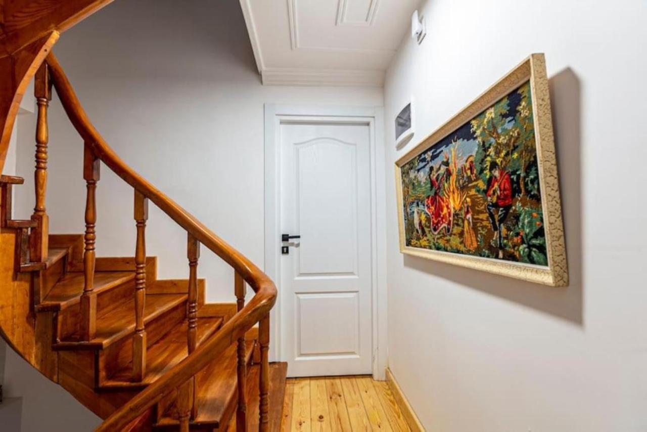 Historical 4-Br Home Steps From Besiktas Stadium & Bosphorus Views - Prime Nisantasi Location! Истанбул Екстериор снимка